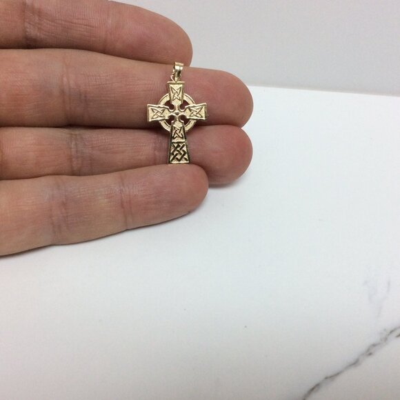 14k Solid Yellow real Gold Celtic Cross 1.60 Grams Religious Charm 1 1/4 Inches - Picture 6 of 8